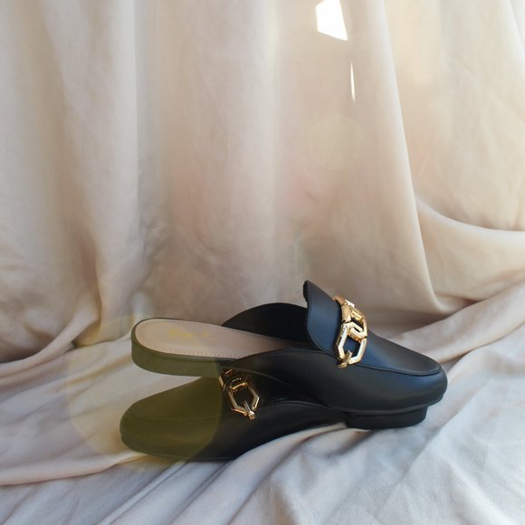 π¨LAST ONE// Black Chain Loafer Flat - Picture 2 of 5